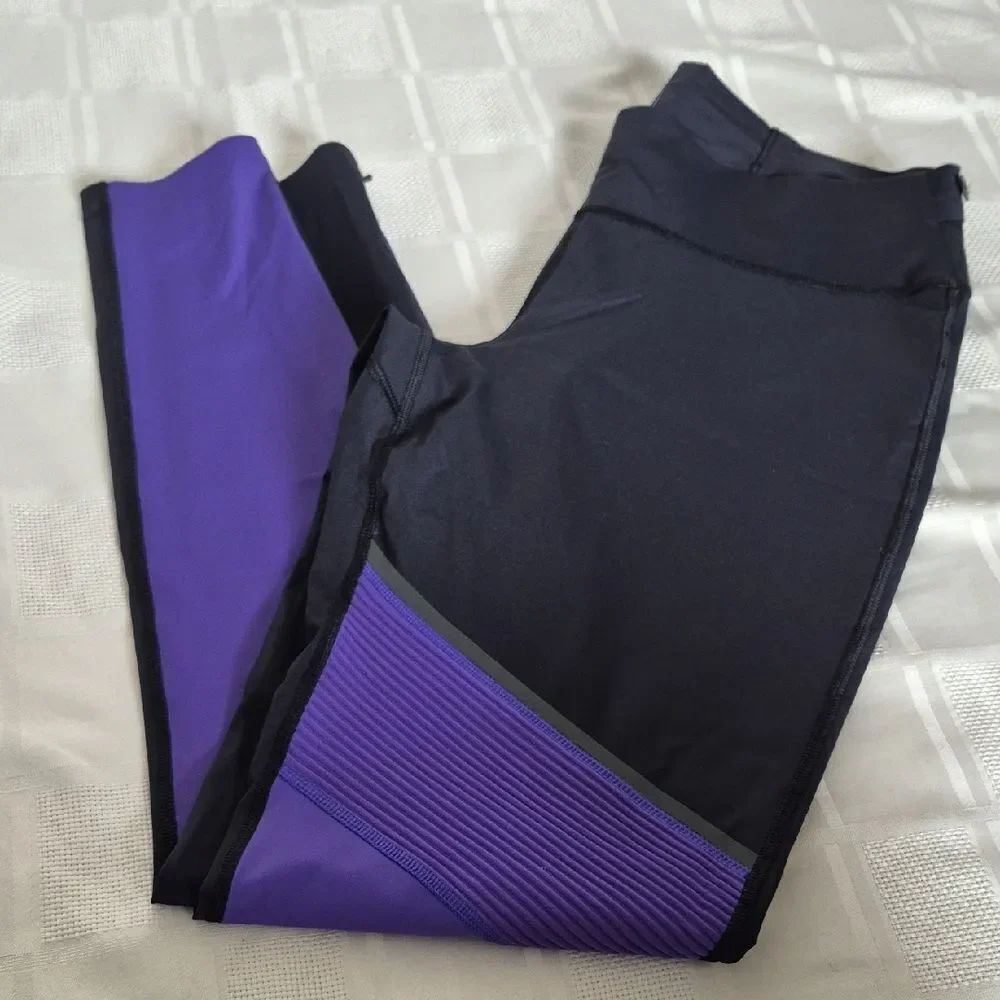 On Running Women's Black & Purple Tights Long - Picture 13 of 16